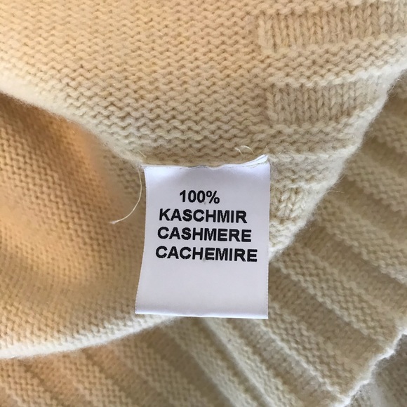 100% Cashmere Turtleneck Sweater - Picture 2 of 3